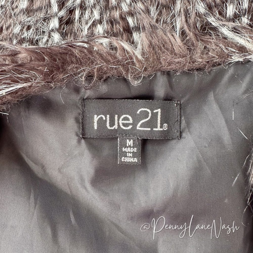 Rue21 Faux Fur Hook Winter Vest - Picture 5 of 9